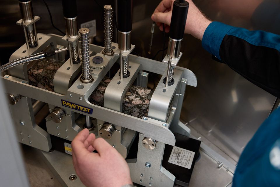 Четырехточечный изгиб на Matest DTS-30