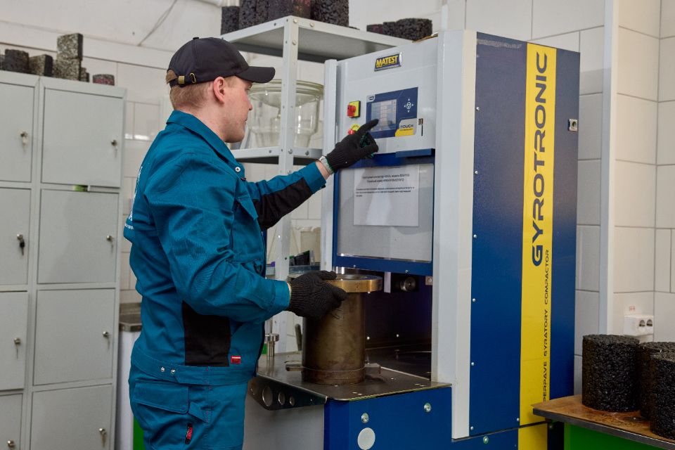 Гираторный компактор B041 (SuperPave) для изготовления образцов асфальтобетона по ГОСТ Р 58401.1 и ГОСТ Р 58401.2